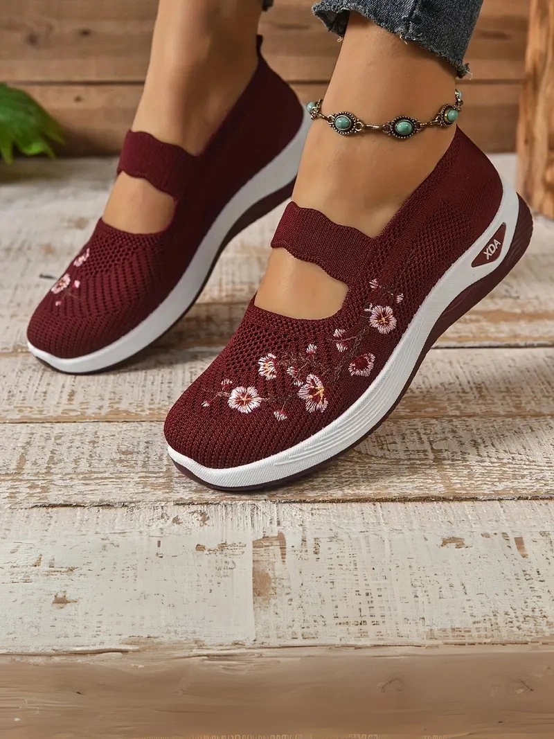 Kauçuk Tabanlı Üst Kumaş ve Astarlı Düşük Topuklu Rahat Gri Kadın Sneaker