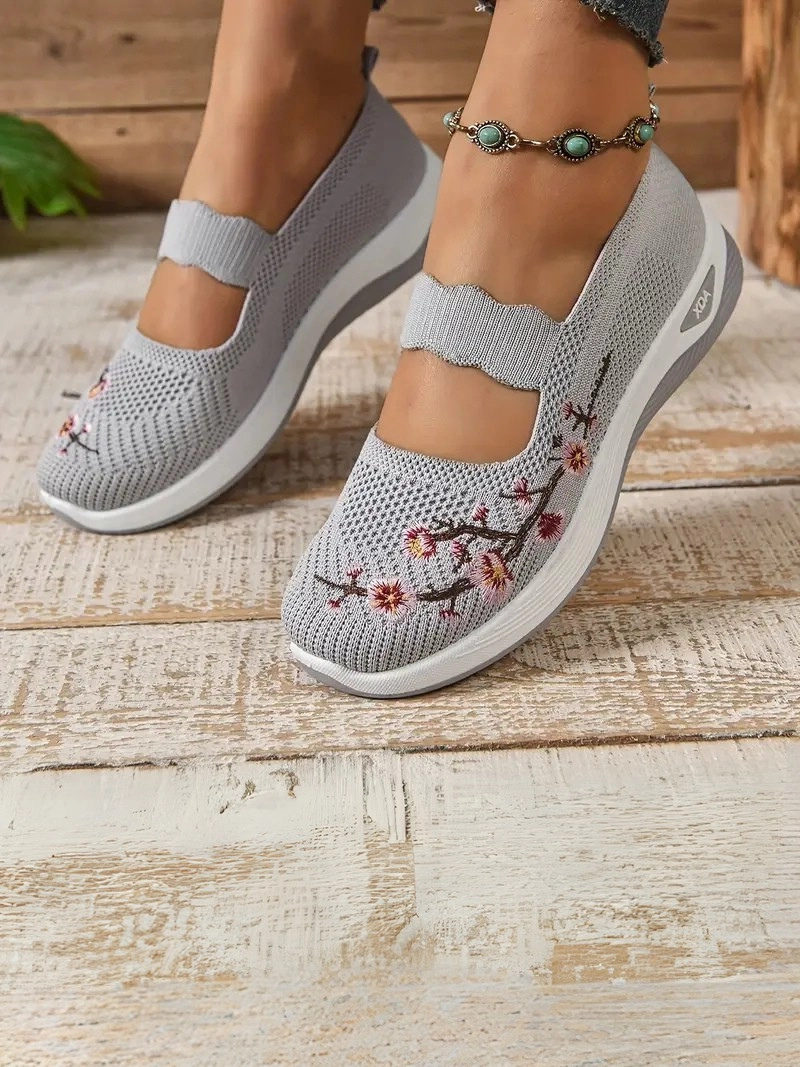 Kauçuk Tabanlı Üst Kumaş ve Astarlı Düşük Topuklu Rahat Bordo Kadın Sneaker