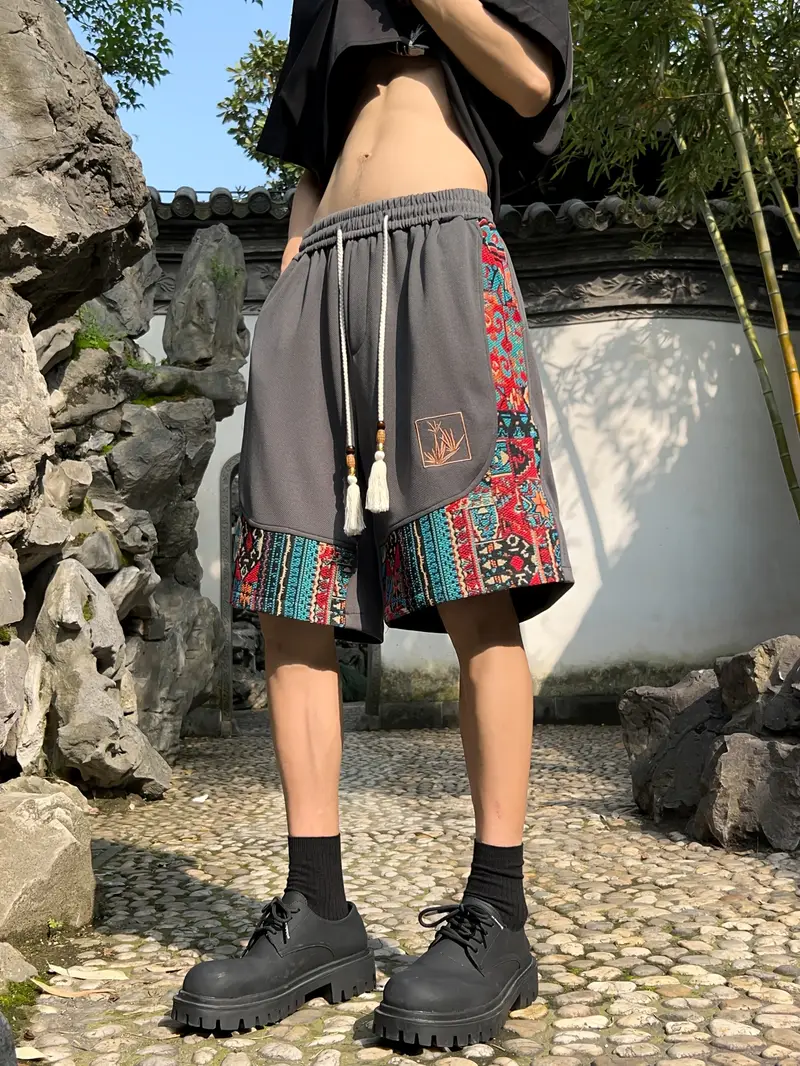 Geometrik Desenli Rahat Kesim Yaz Stili Polyester Karışımı, Kültürel ve Açık Hava Etkinlikleri İçin Mükemmel Erkek Şort