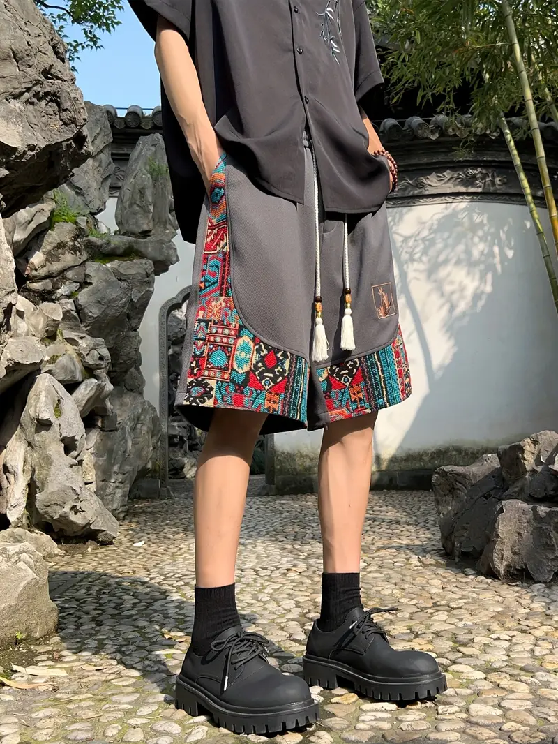 Geometrik Desenli Rahat Kesim Yaz Stili Polyester Karışımı, Kültürel ve Açık Hava Etkinlikleri İçin Mükemmel Erkek Şort