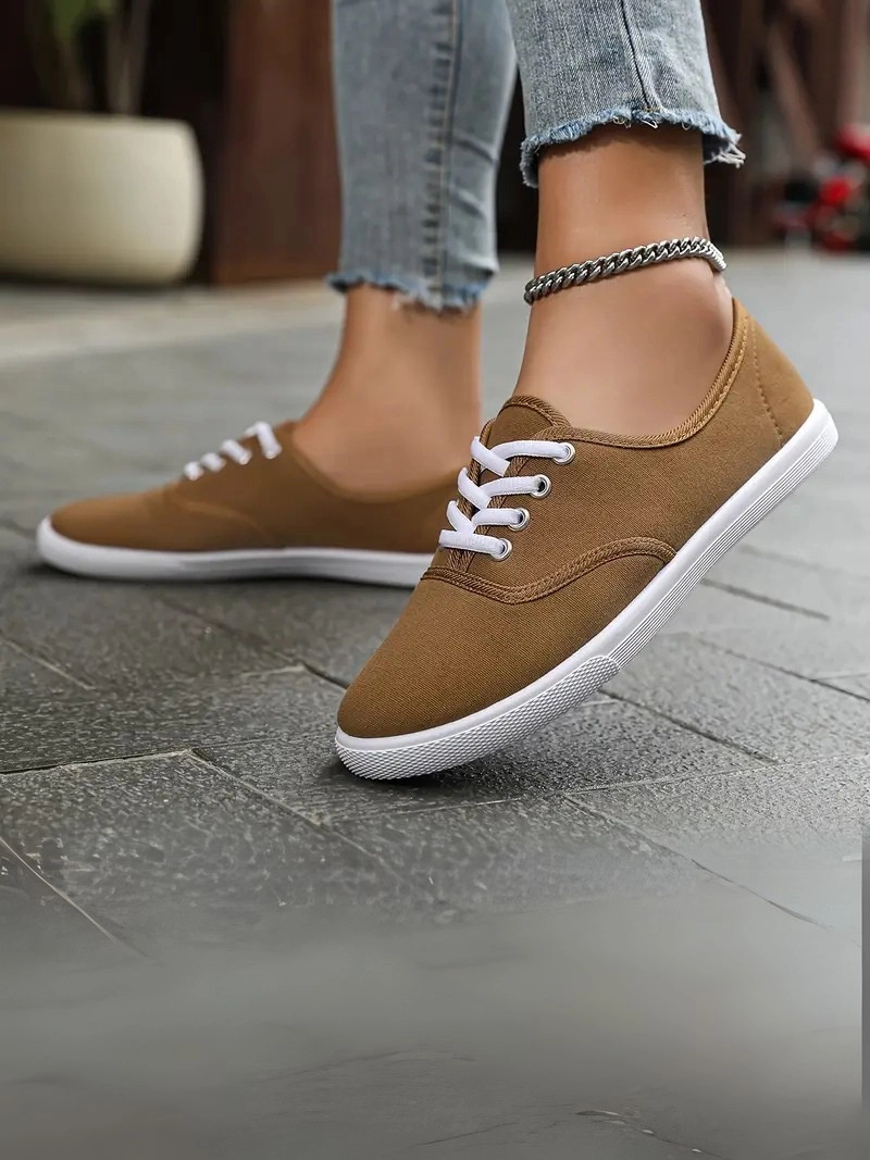 Düşük Tabanlı Bağcıklı Hafif ve Rahat Günlük Kullanım İçin Beyaz Kadın Sneaker