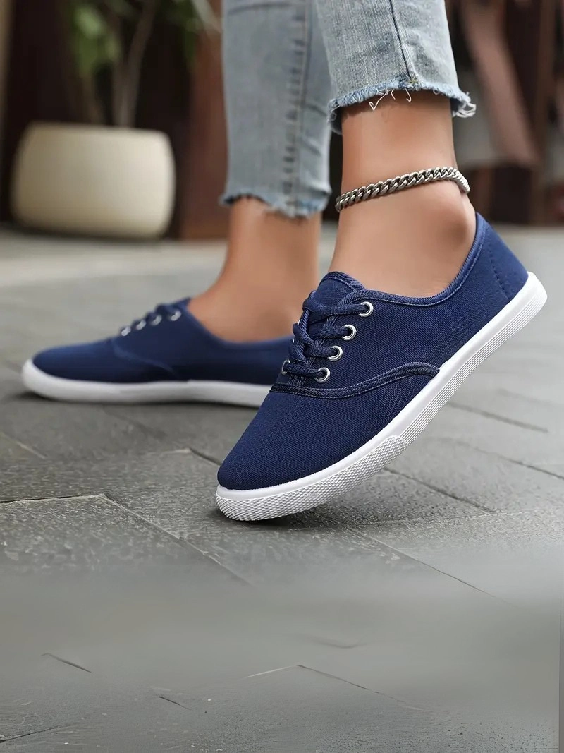 Düşük Tabanlı Bağcıklı Hafif ve Rahat Günlük Kullanım İçin Siyah Kadın Sneaker
