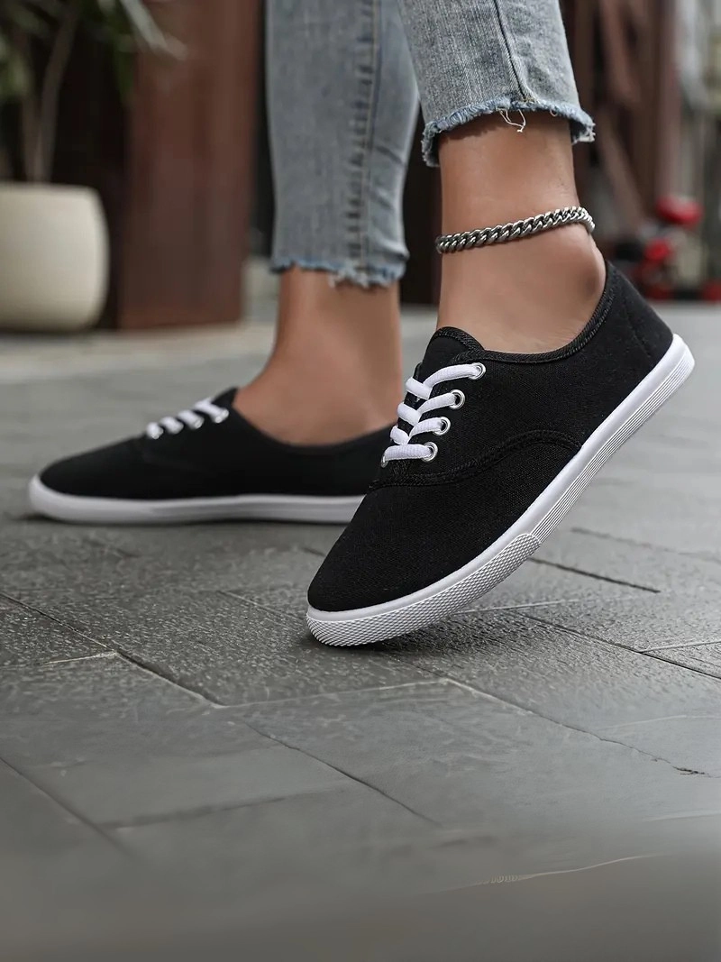 Düşük Tabanlı Bağcıklı Hafif ve Rahat Günlük Kullanım İçin Beyaz Kadın Sneaker
