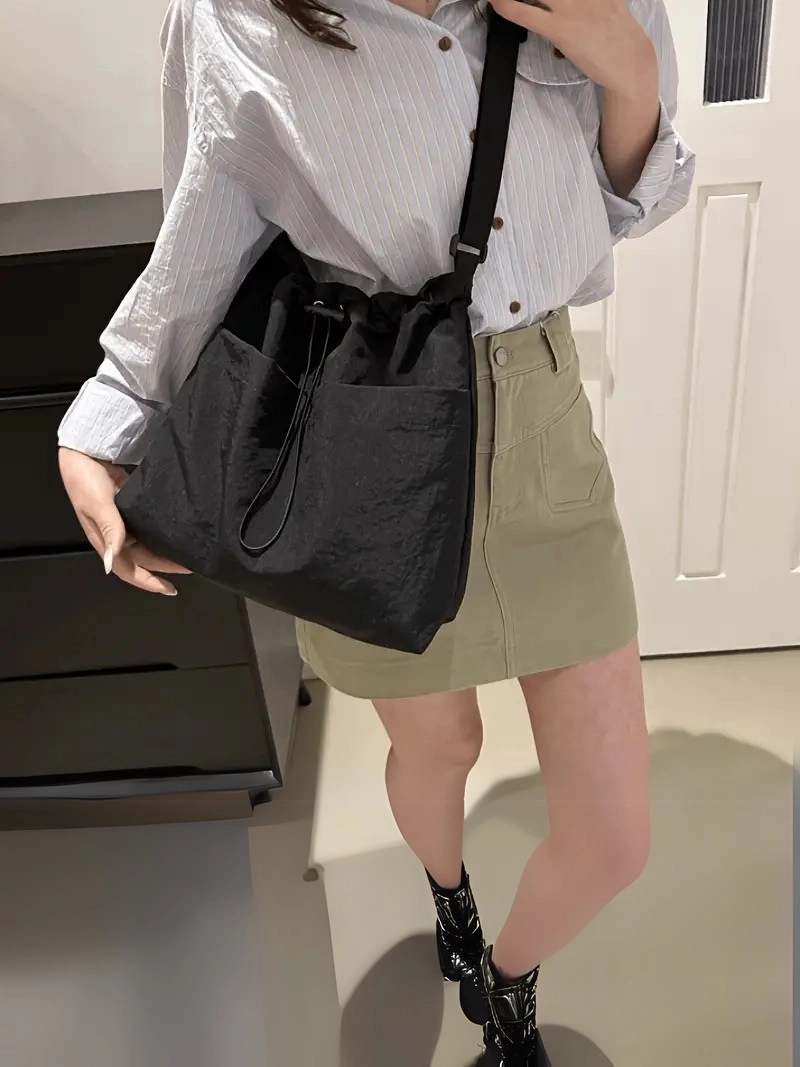 Günlük Kullanım İçin Uygun Minimalist Düz Renk Polyester Astarlı Ayarlanabilir Askılı Fermuarlı ve Büyük Kapasiteli Kadın Kanvas Çanta