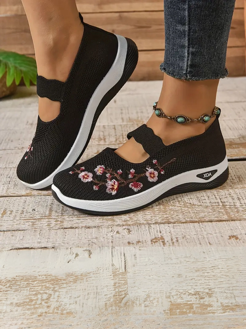 Kauçuk Tabanlı Üst Kumaş ve Astarlı Düşük Topuklu Rahat Gri Kadın Sneaker
