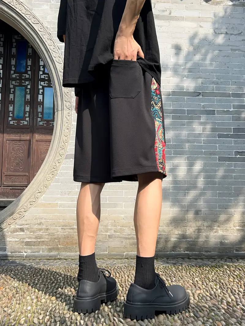 Geometrik Desenli Rahat Kesim Yaz Stili Polyester Karışımı, Kültürel ve Açık Hava Etkinlikleri İçin Mükemmel Erkek Şort