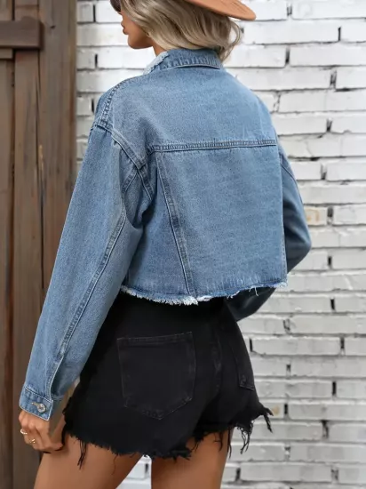 Şehirli Tarzda Yırtmaçlı Mavi Kadın Kısa Jean Ceket