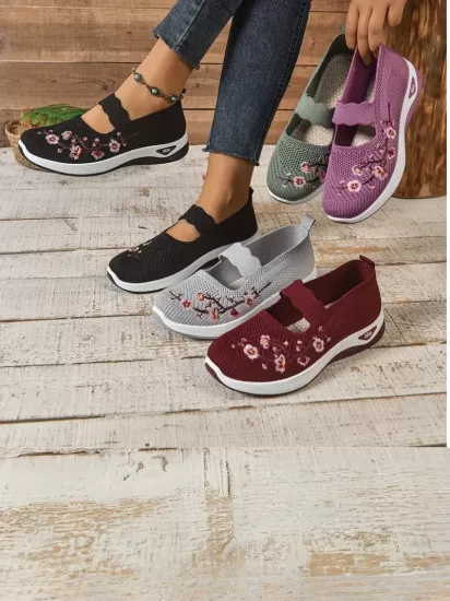 Kauçuk Tabanlı Üst Kumaş ve Astarlı Düşük Topuklu Rahat Siyah Kadın Sneaker