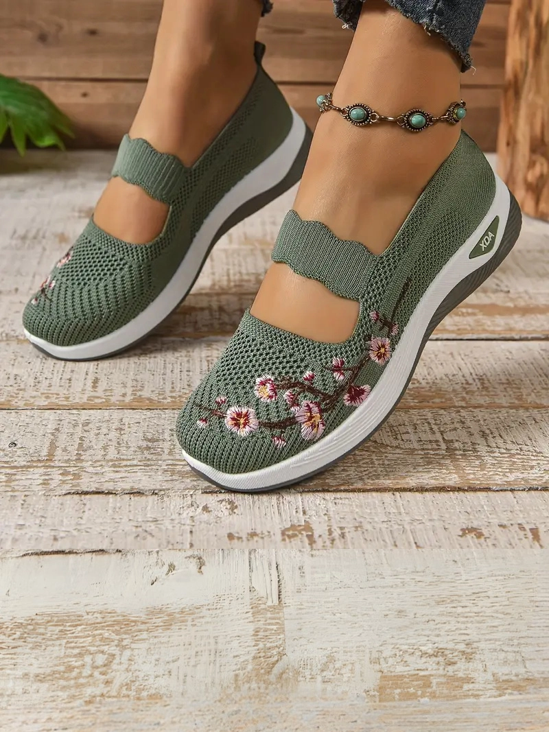 Kauçuk Tabanlı Üst Kumaş ve Astarlı Düşük Topuklu Rahat Bordo Kadın Sneaker